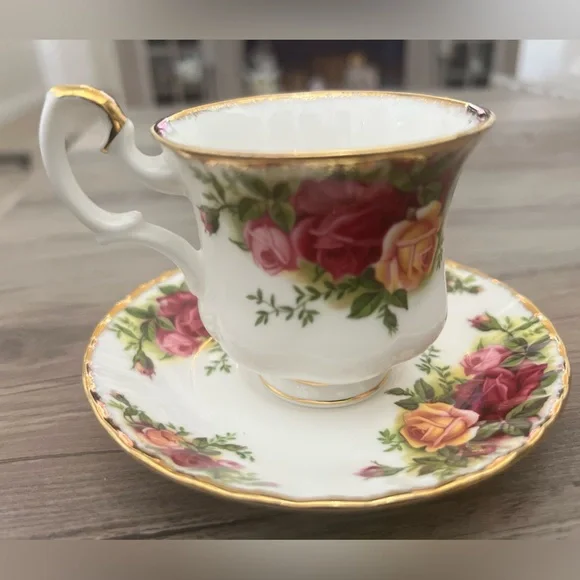 Royal Albert Old Country Roses Demitasse Cup and Saucer Set Floral England - Picture 2 of 8